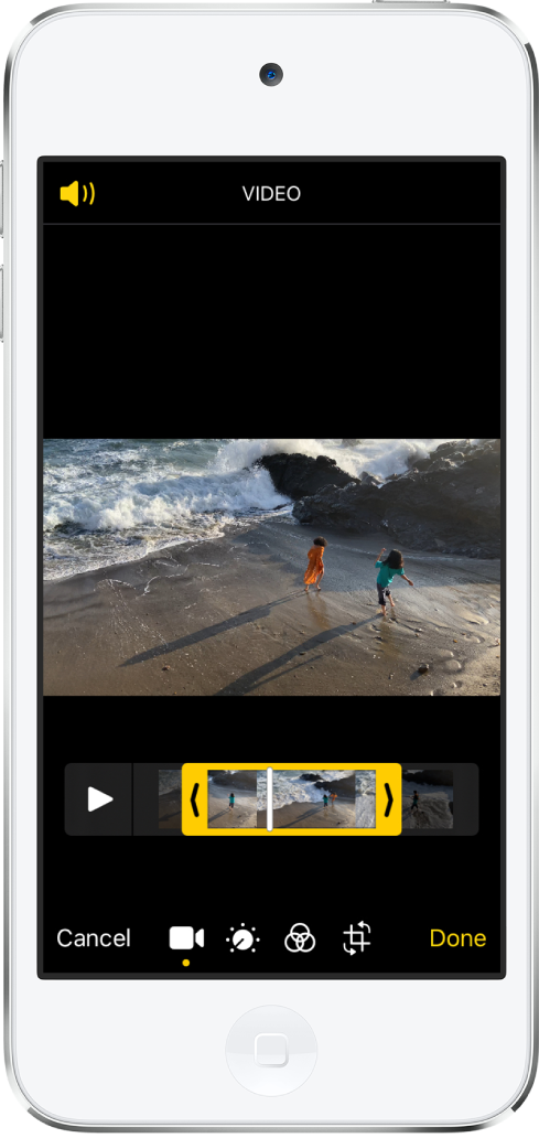 Video di layar edit. Penampil bingkai berada di bawah video. Tombol Bunyi di pojok kiri atas layar. Di bagian bawah layar, dari kiri ke kanan, terdapat tombol berikut: Batalkan, Video, Sesuaikan warna, Filter, Potong, dan Selesai.