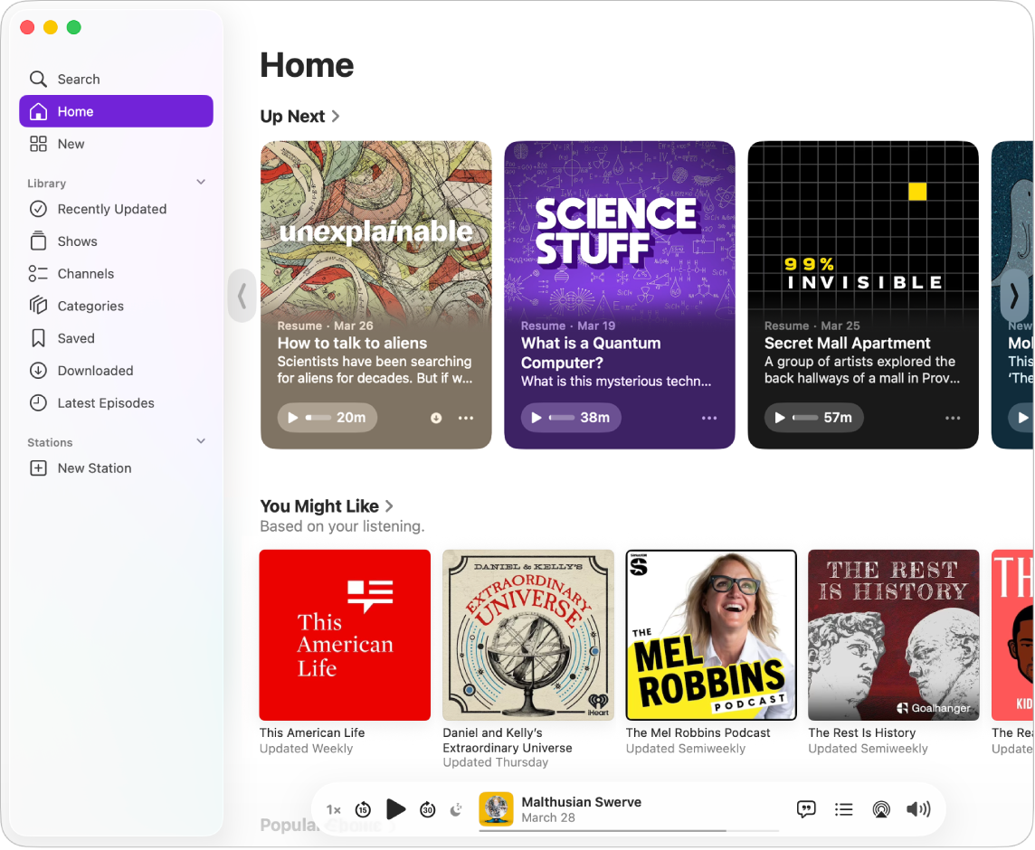 Una ventana de Podcasts muestra la pantalla de inicio. A la izquierda se ve la barra lateral con las secciones Inicio, Explorar y Éxitos. A la derecha, la pantalla de inicio muestra podcasts que están en “A continuación” y “Quizá te guste”.
