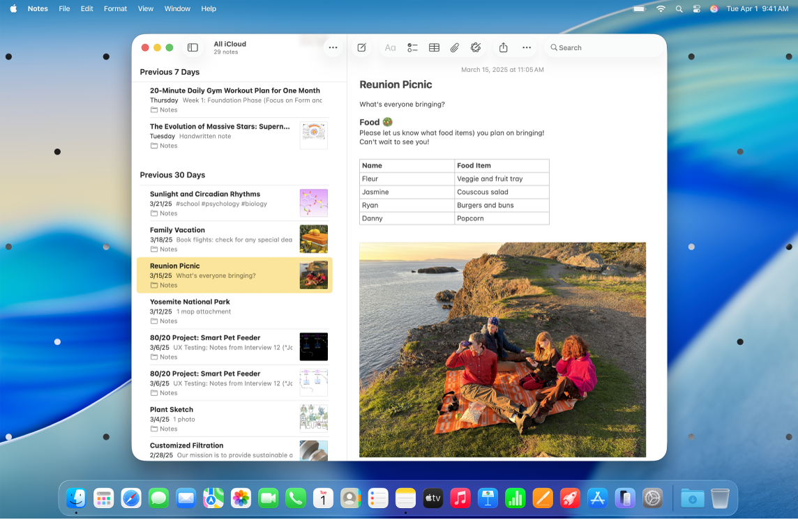 L’app Notes est ouverte sur le bureau, et des points apparaissent de chaque côté du bureau.
