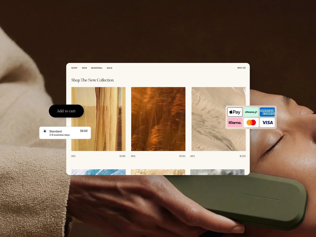 Simulação de uma loja on-line apresentando produtos de joalheria com preços, o botão "Adicionar ao carrinho", opções de envio e vários logotipos de formas de pagamento, como Apple Pay, Klarna e Visa.